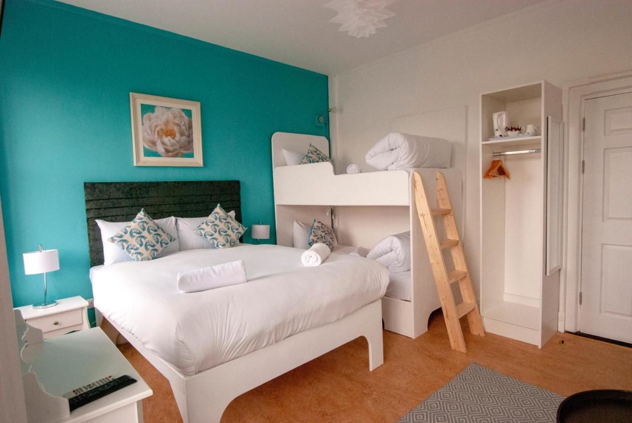 Гостевой дом The Village Campus Килкенни